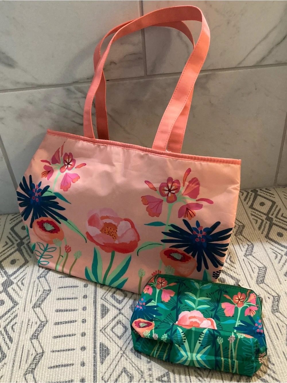 NWT Clinique Floral Green and Coral Tropical Tote and Cosmetic Bags - Set of 2